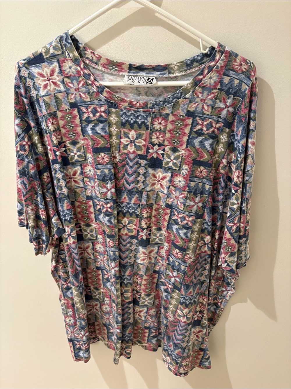 Kaleidoscope Floral-Print Short Sleeve Top by - Blue/Pink